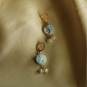 Lisa Says Gah - CRUMI earrings